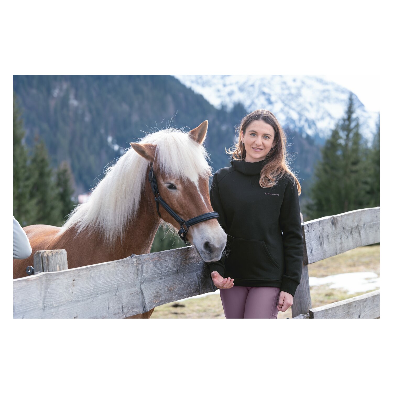 black forest Sweathoodie mit hohem Kragen &ndash; Ansicht 8