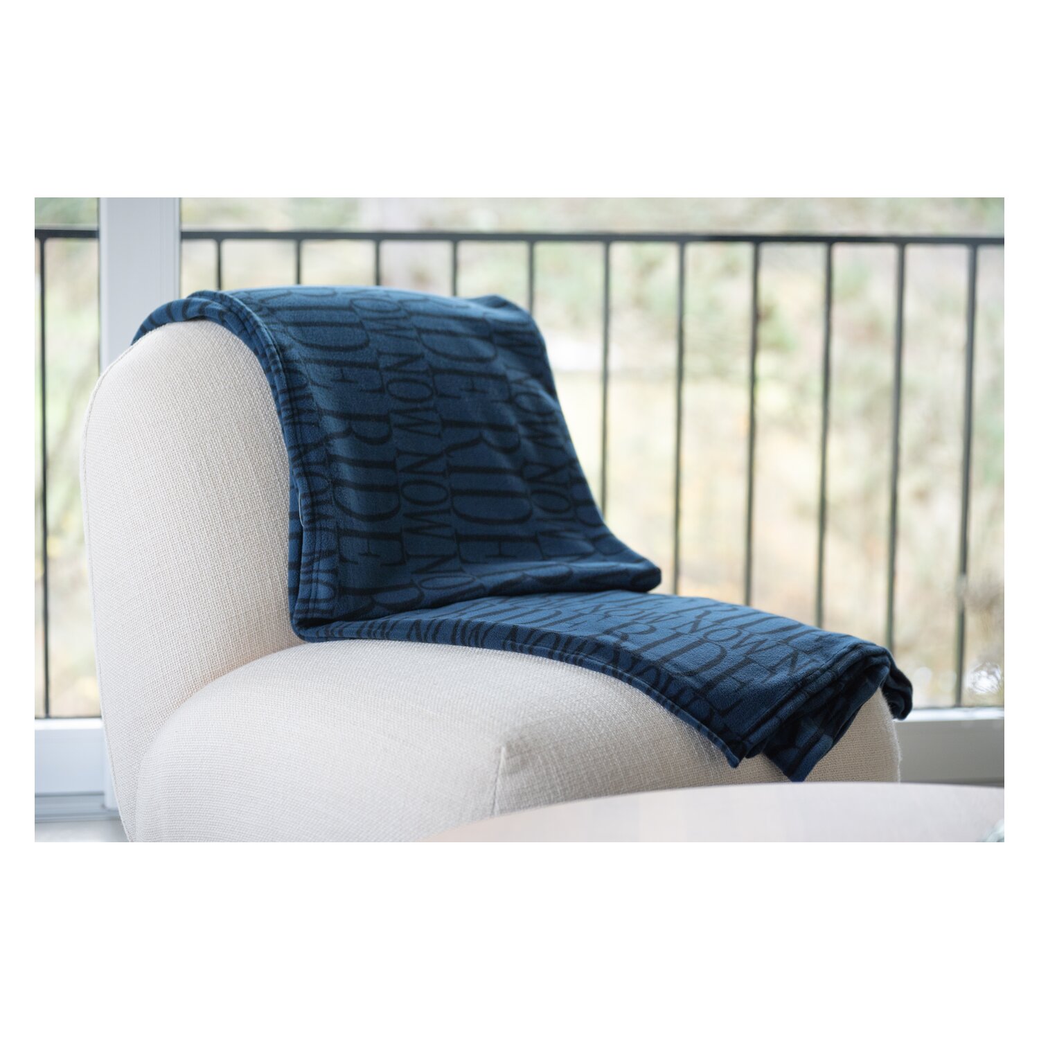 RIDE now Sofa- Kuscheldecke – Ansicht 1