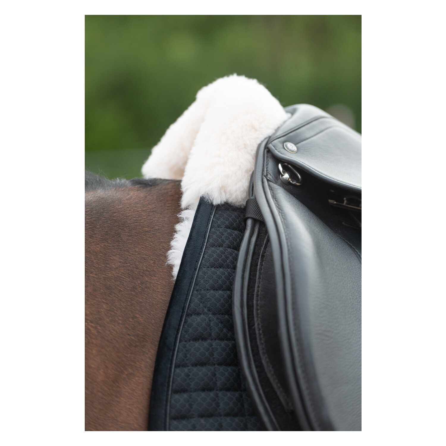 Horse-friends Lammfell-Schabracke Mesh – Ansicht 2