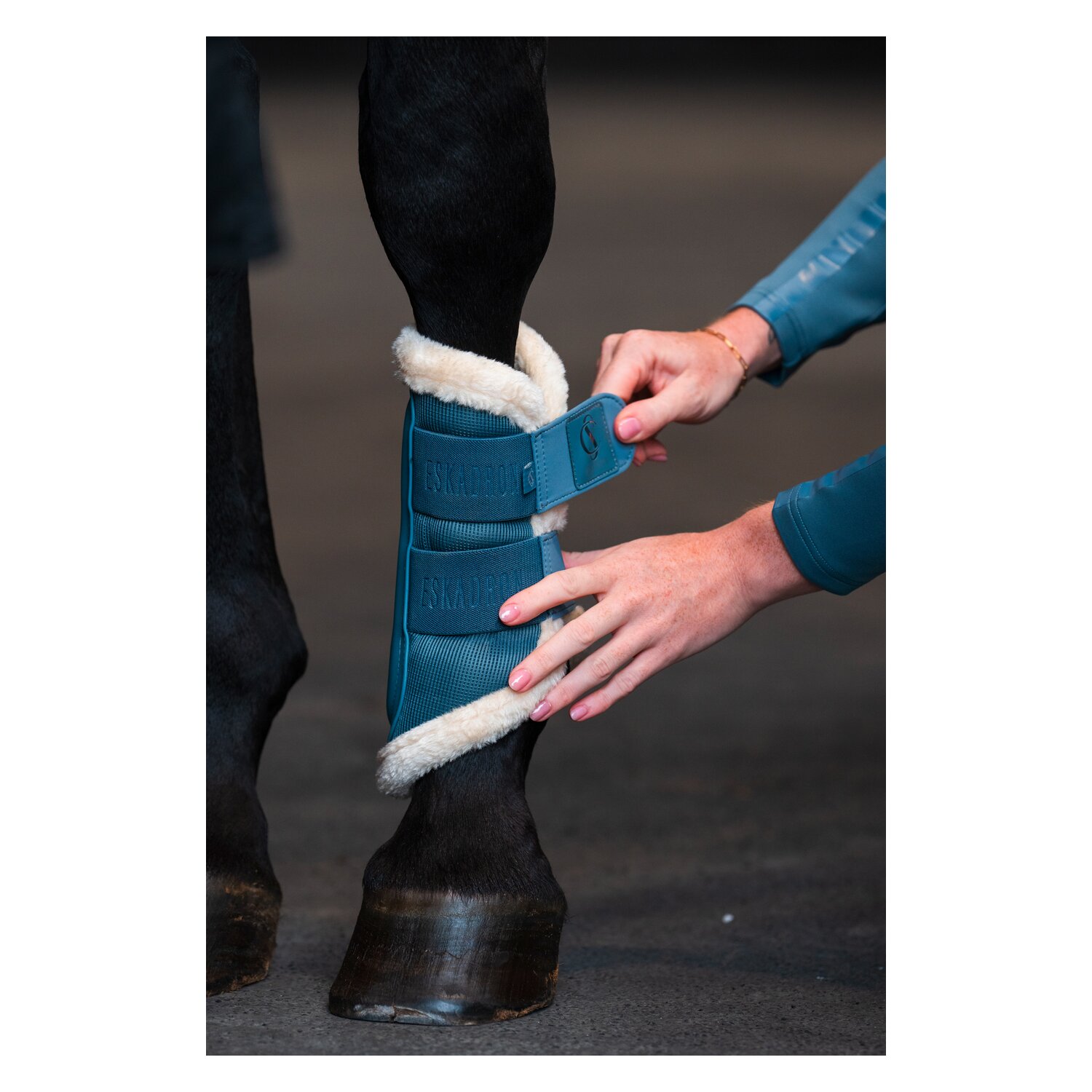 ESKADRON Classic Sports Gamaschen Mesh FauxFur, für Vorder- und Hinterbeine &ndash; Ansicht 3