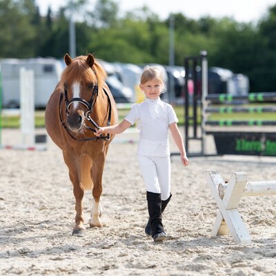black forest kids Turniershirt mit Rüschen