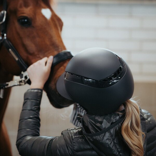 ABUS PIKEUR rijhelm AirLuxe Pure Long Visor black | M (55-58)