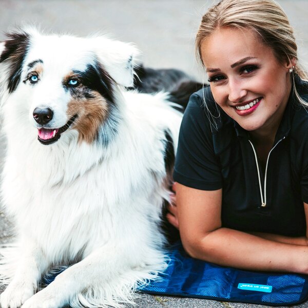 Cool on Track koelhanddoek blue | 106 x 76 cm